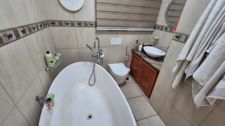 4 Bedroom Property for Sale in Lakeview Free State